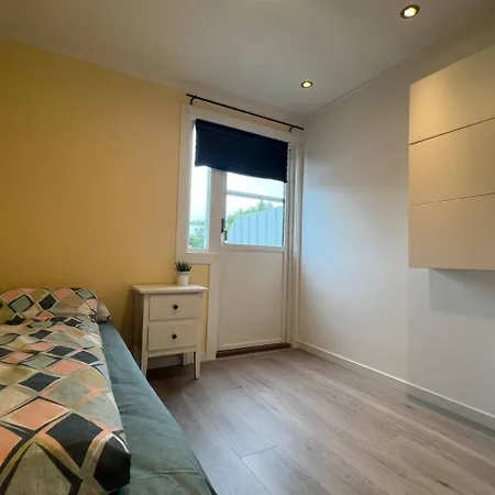 Sunny Gateaway In Lerstad, Suitable For Two Guests Quarto em Acomodações Particulares Ålesund