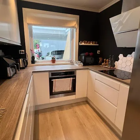 Quarto em Acomodações Particulares Sunny Gateaway In Lerstad, Suitable For Two Guests *