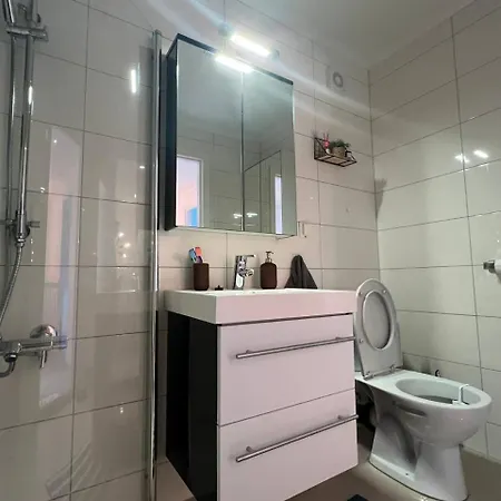 Quarto em Acomodações Particulares Sunny Gateaway In Lerstad, Suitable For Two Guests Ålesund